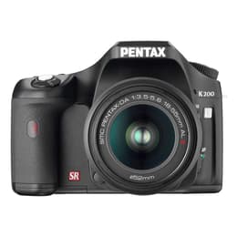 Yksisilmäinen Peiliheijastuskamera Pentax K200D + Objektiivi Pentax 18-55 mm f/3.5-5.6 SMC AL II