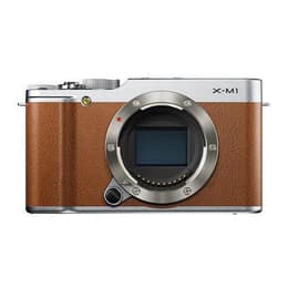 muu X-M1 - Ruskea + Fujifilm Fujifilm XC 16-50mm F3.5-5.6 OIS + Fujifilm XC 50-230mm F4.5-6.7 OIS II f/3.5-5.6 + f/4.5-6.7