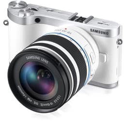 Yksisilmäinen peiliheijastuskamera NX1000 - Valkoinen + Samsung Samsung Lens 18-55 mm f/3.5-5.6 OIS III + Samsung Lens 50-200 mm f/4-5.6 ED OIS II f/3.5-5.6 + f/4-5.6