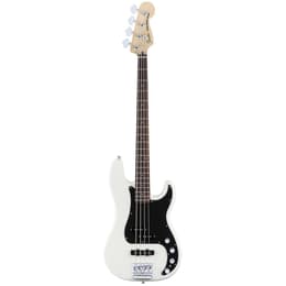 Fender Precision Deluxe Active Soittimet