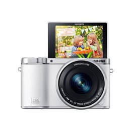 Hybridikamera NX3000 - Valkoinen + Samsung NX 16-50mm f/3.5-5.6 Power Zoom ED OIS + 50-200mm f/4.0-5.6 ED OIS III f/3.5-5.6 + f/4-5.6