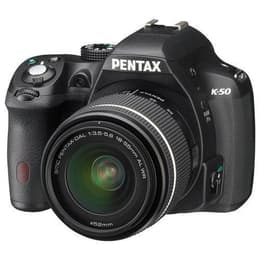 Refleksi K-50 - Musta + Tamron smc DA 18-55mm F3.5-5.6 AL WR + AF 18-200mm F/3.5-6.3 XR Di II LD Aspherical (IF) Macro f/3.5-5.6 + f/3.5-6.3