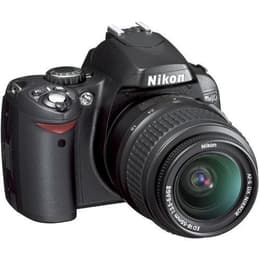Yksisilmäinen peiliheijastus - Nikon D40 Musta + Objektiivin Nikon AF-S DX Nikkor 27-82.5mm f/3.5-5.6G ED II